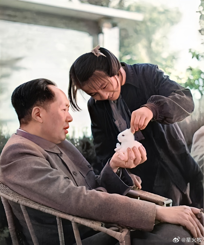 记忆不会磨灭，信仰不会改变，力量不会消退。深切缅怀为穷苦大众奉献牺牲的先烈毛主席