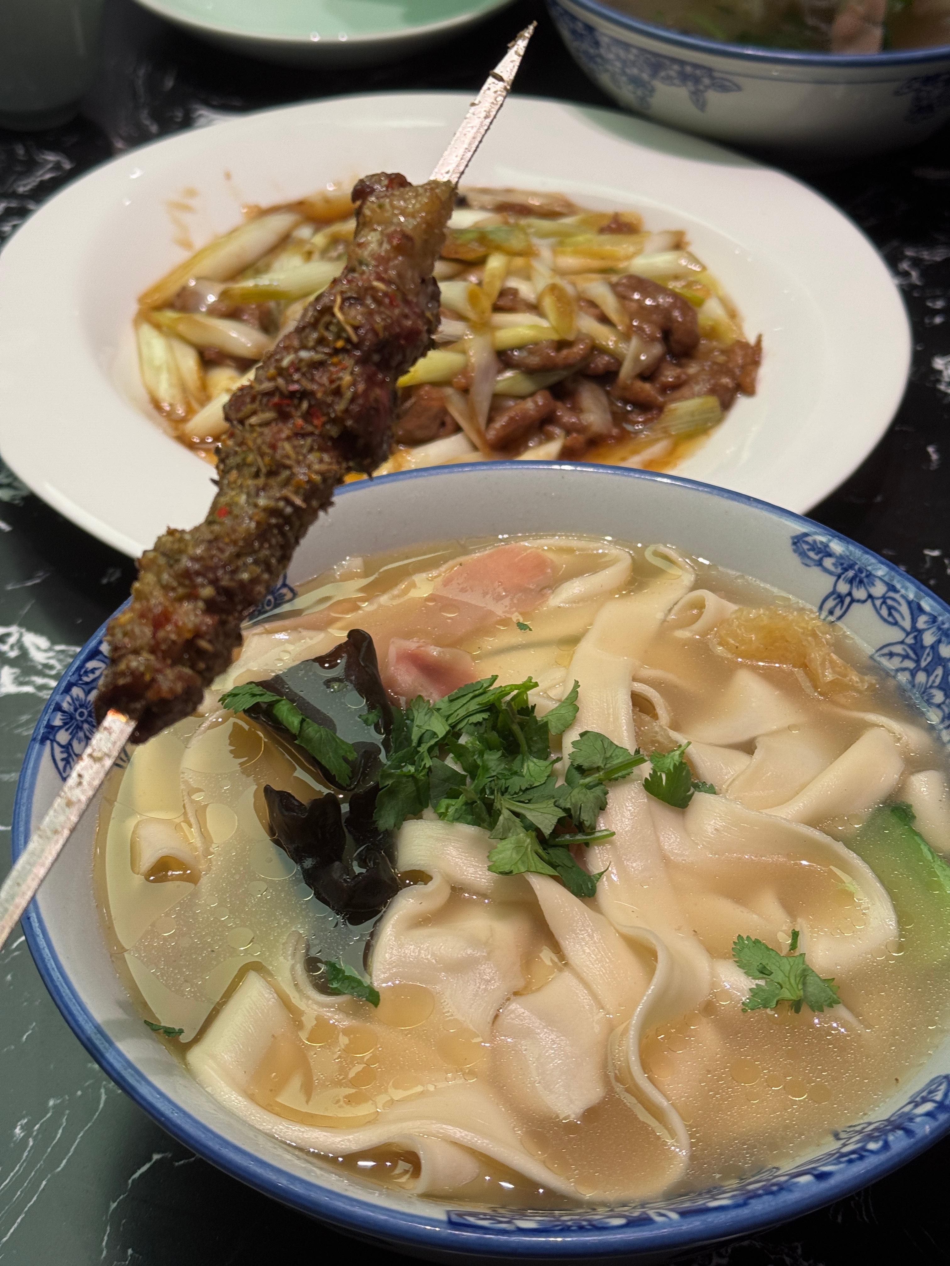 高德扫街榜美食摄影大赛来了来了！河南烩面配上这葱爆羊肉和滋滋冒油羊肉串别太得劲！