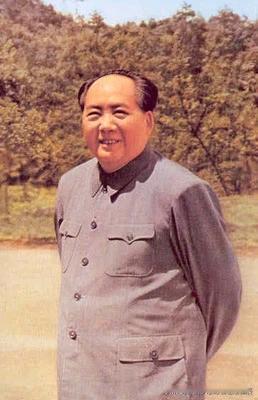 今天是伟大领袖毛主席逝世47周年纪念日，深切缅怀伟人的丰功伟绩，他永远活在我们心