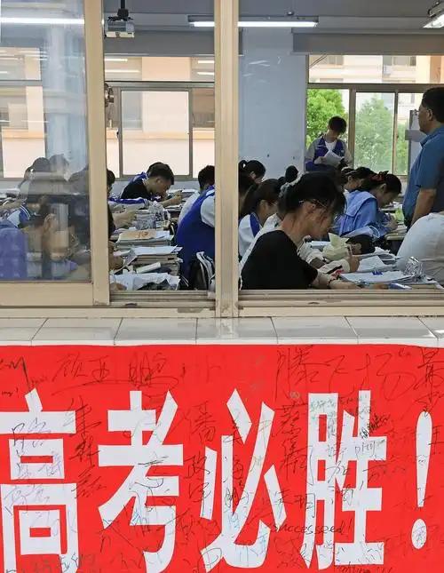 本科批院校专业（类）集中填报志愿开始投档！河北高招最新消息

         