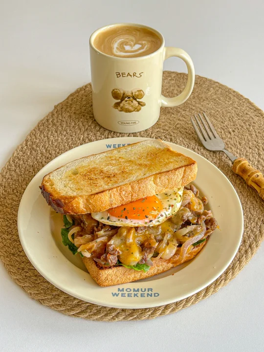 元气brunch🍳芝士牛肉三明治🥪热拿铁☕️