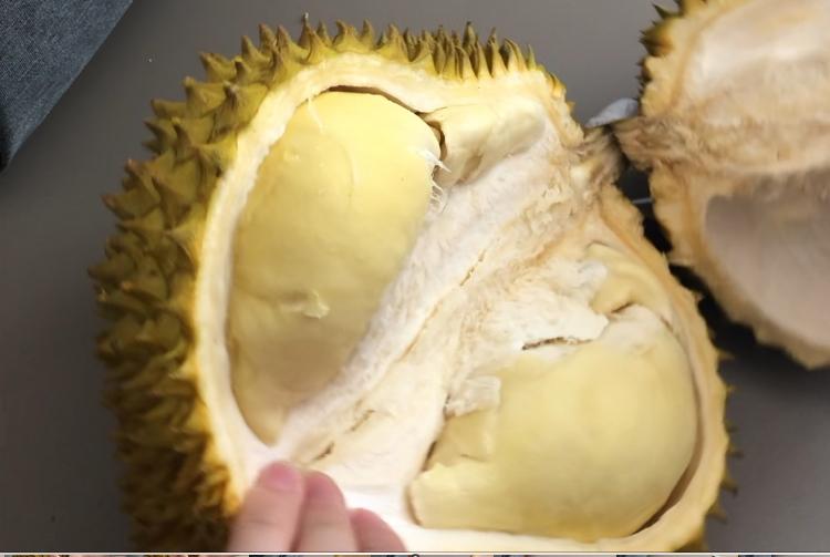 我不明白为什么有人觉得榴莲臭，我在没吃过榴莲的时候，每次路过榴莲摊都会闻到一股很