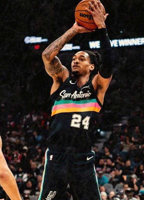 达到评奖标准！文班复出40+13+5，马刺139-120轻取独行侠马刺vs独行侠