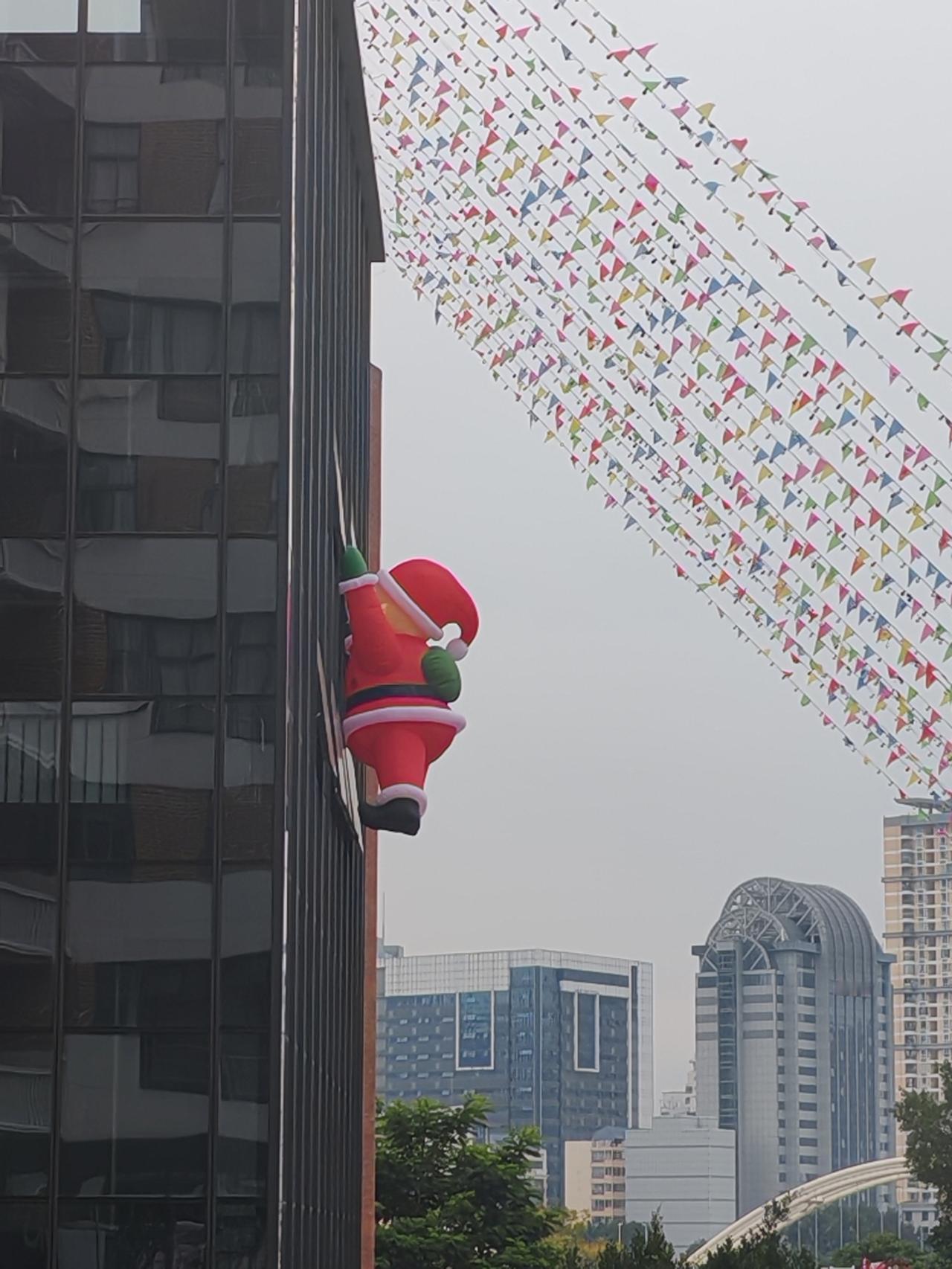 昨日的指数跌幅大于前日但体感却比前日好，就以创业板为例，昨日指数层面跌幅0.8%