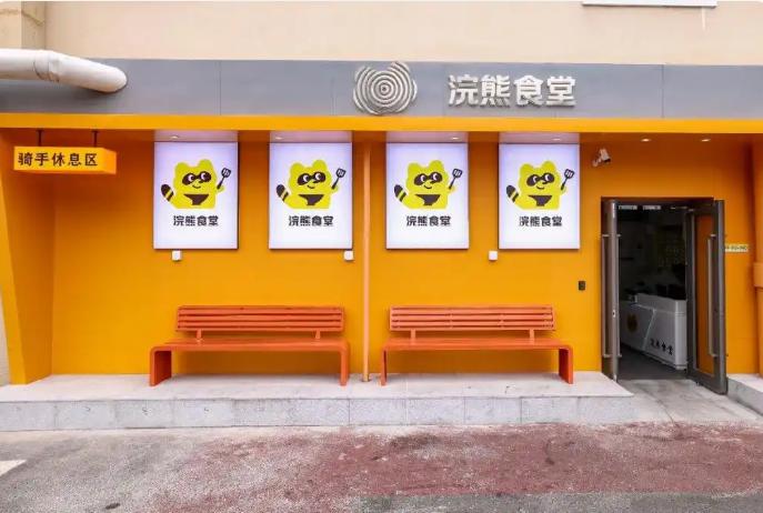 外卖越来越方便，但我们对它的信任，却不是一夜之间建立的。
3月31日，美团把这份