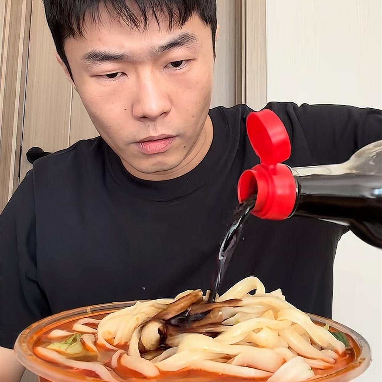 周九良深夜发文晒干饭快乐，干吃不胖瘦出锁骨，网友调侃除了孙越德云社全员减肥！德云