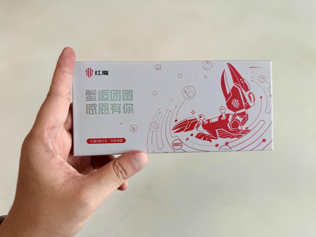 感谢红魔的中秋蟹礼！非常实在，直接就是一张蟹卡。就跟他们的产品一样的实在。话说，