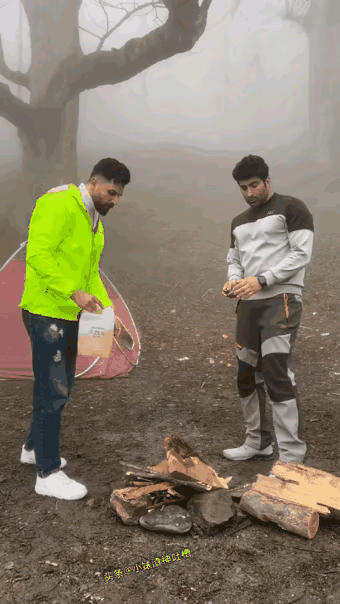 到了森林，要烤火的话，必须迅速点燃～～、