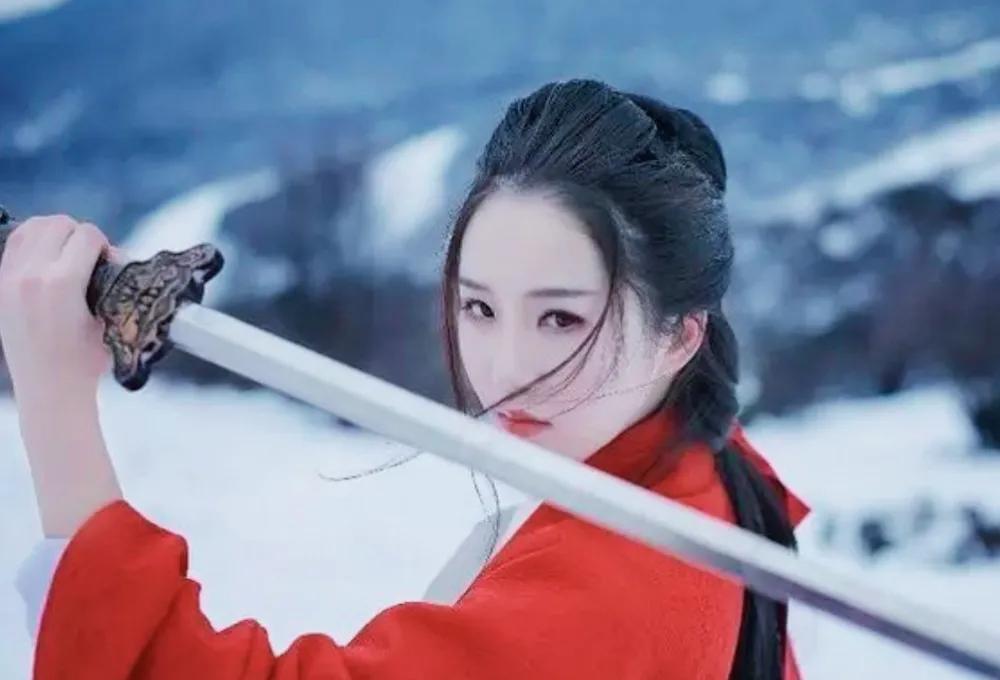#上联: 笔下刀光剑影，诚邀下联#
下联:心中侠骨柔情