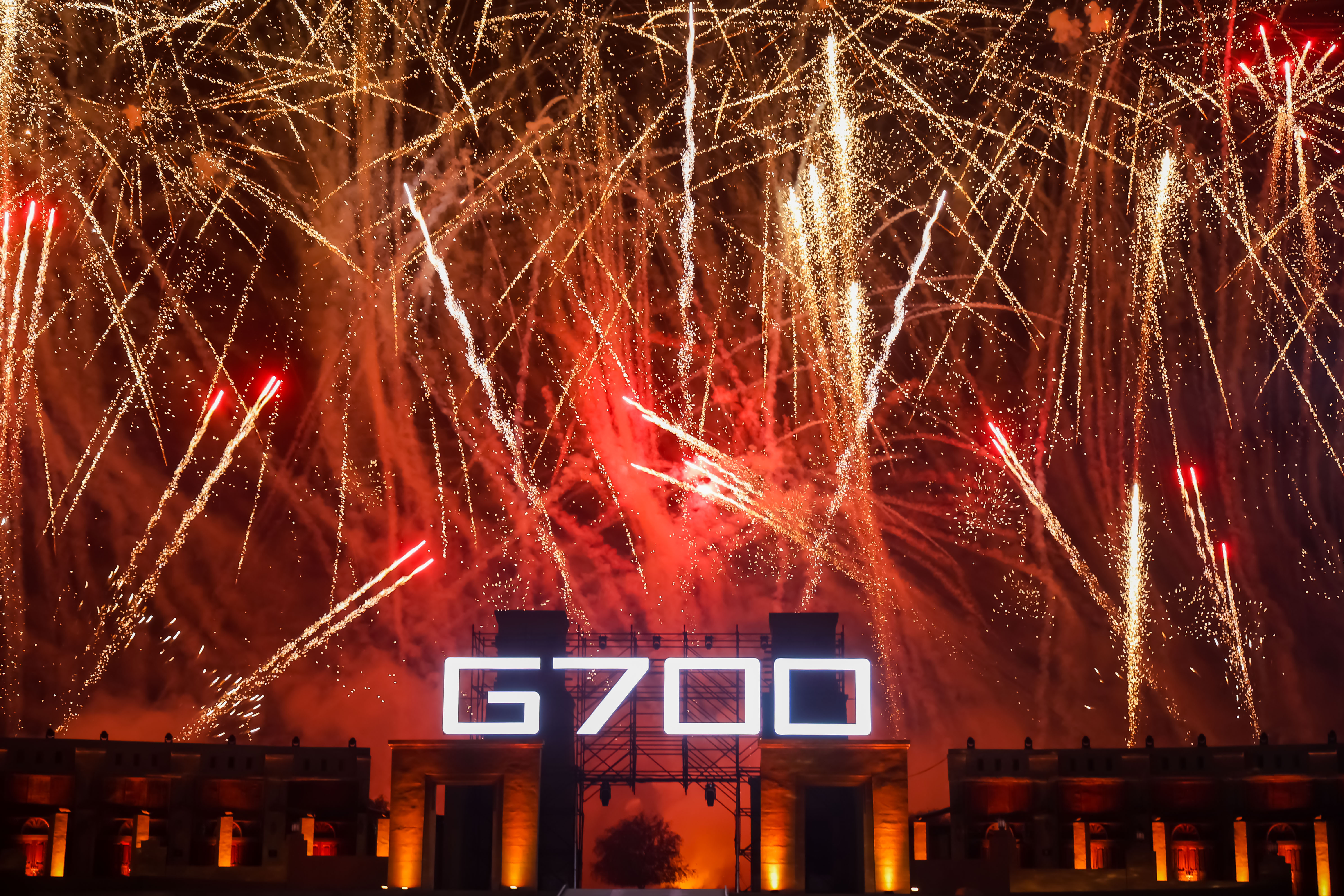 选择纵横G700，是一次对科技发展方向的投票。它汇聚了从智能驾驶到两栖通行，从卫