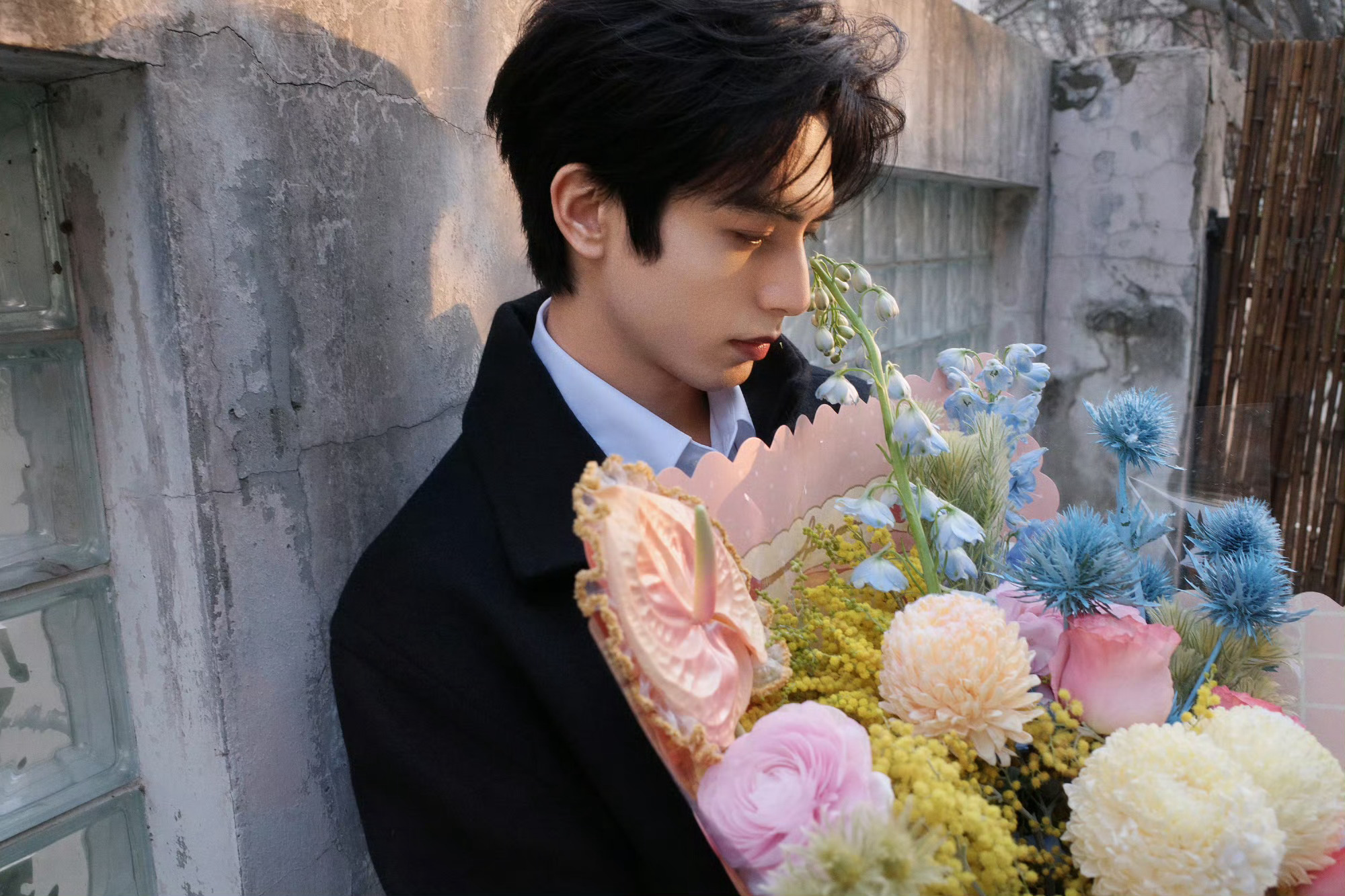 好漂亮的花花，鲜花配帅哥！宋威龙新年快乐