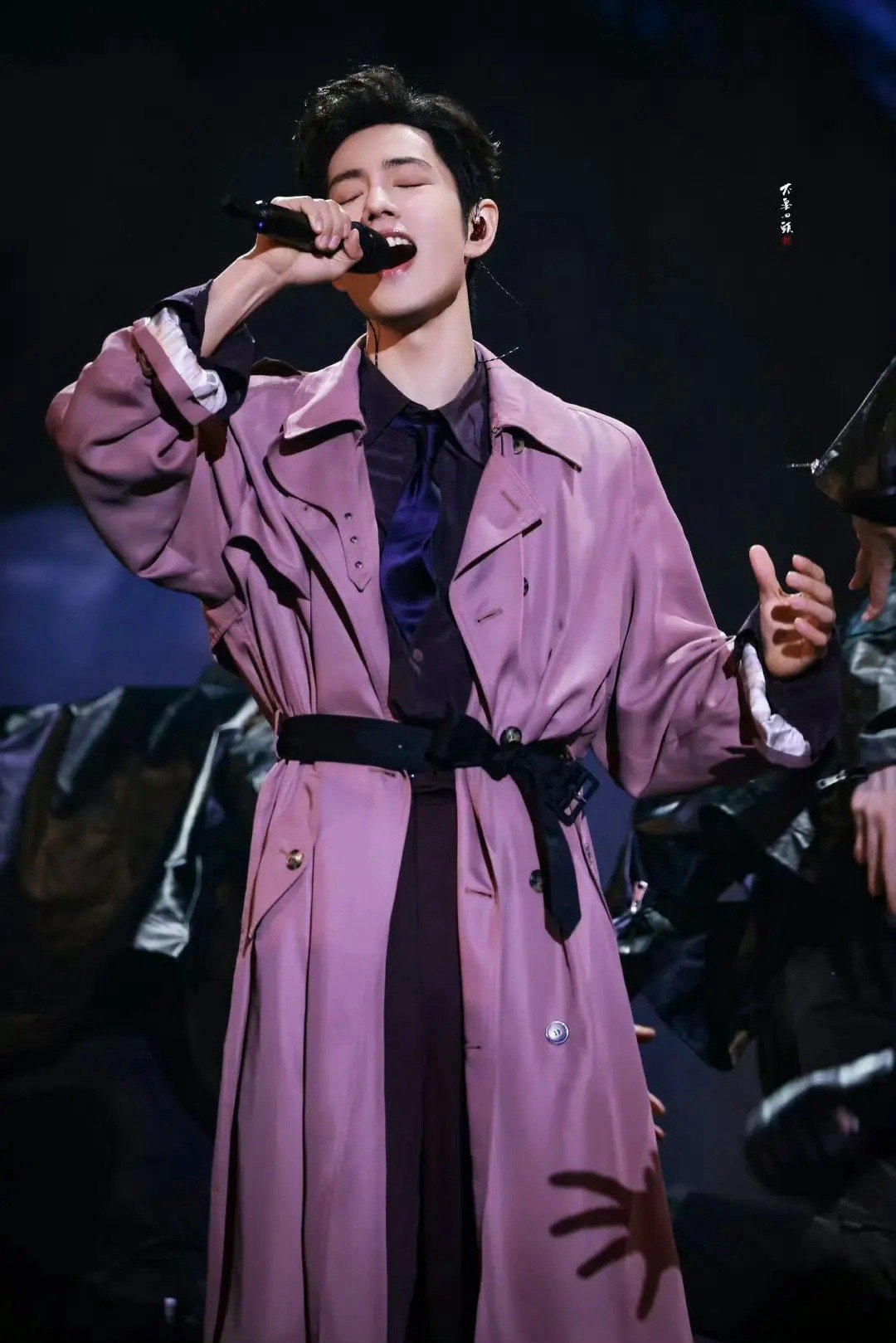 有人担心《谍报上不封顶》快播了，肖战又要面临无存货的焦虑？这想法也太没必要了吧。