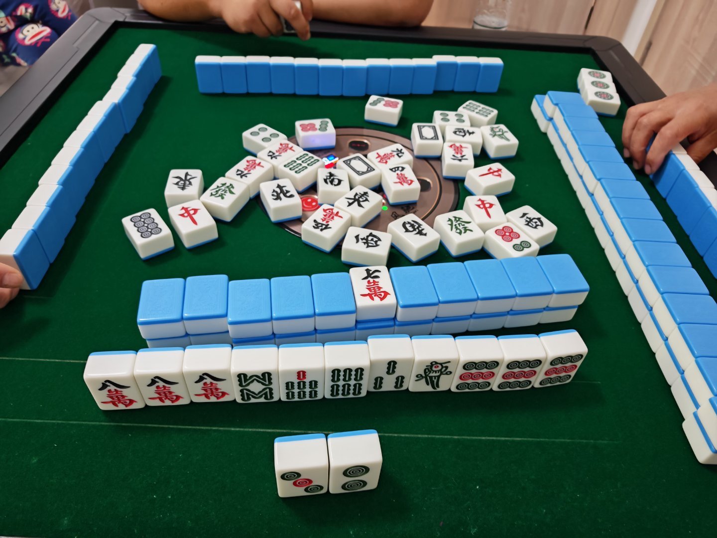 五一假期是捅人窝了吧打了一下午麻将，小胜。大家今天都干啥了？ ​​​