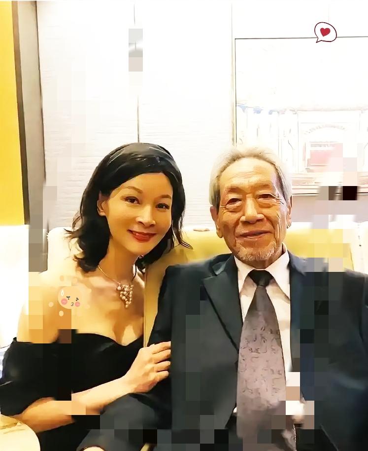 2013年，30岁的饶芯语，敢对着67岁的王奎荣说出那句“娶我”，真不是一时头脑