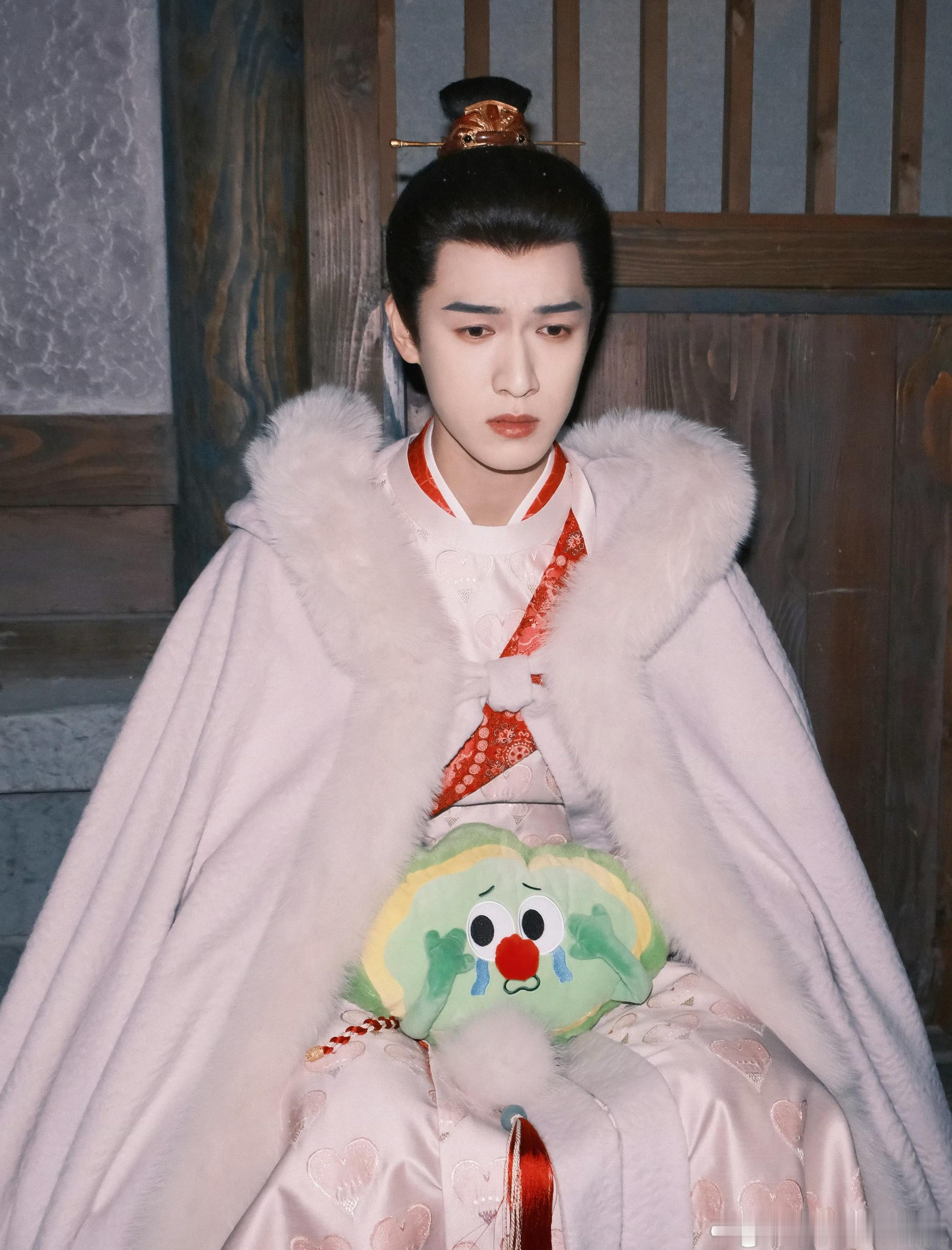 男神的幽默感在于模仿暖手宝 