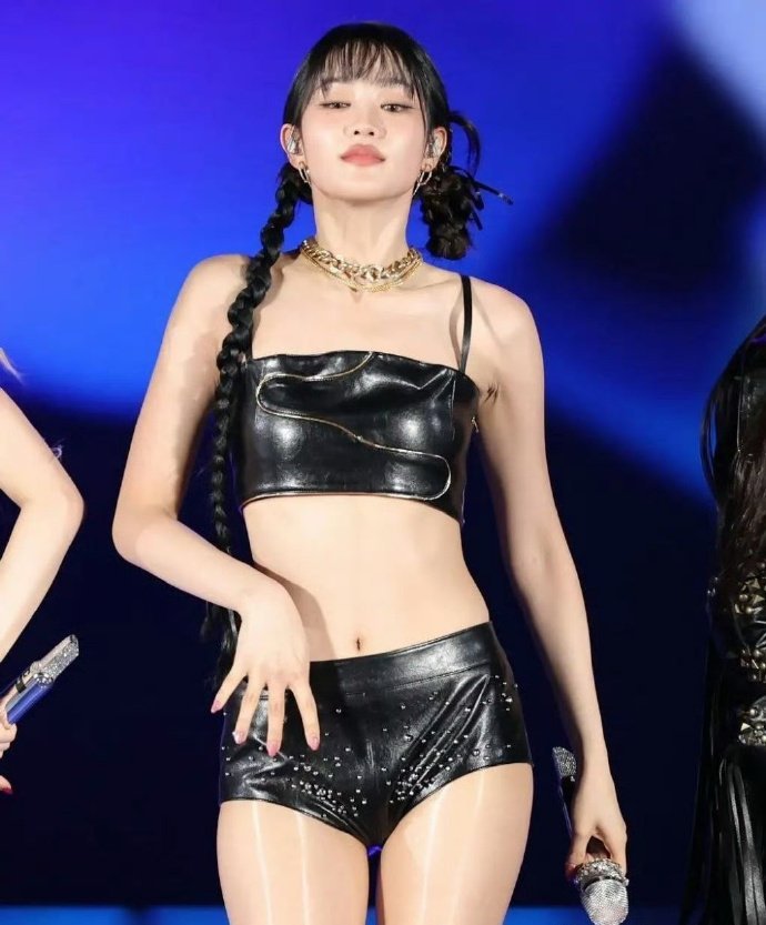 mini米妮舞台性张力十足啊[憧憬] ​​​