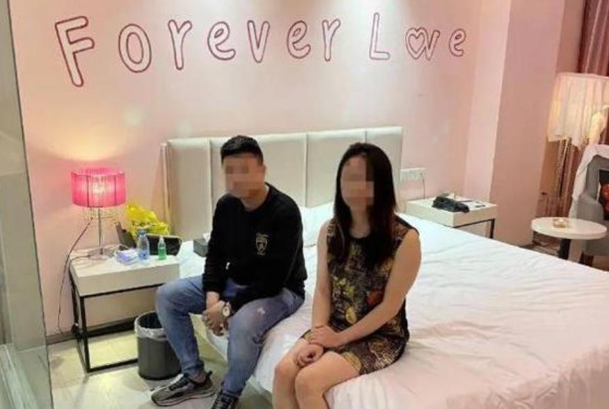 “抢回嫖资不是抢劫！”福建厦门，一女子得知男友花5000元嫖娼，当即让男友将嫖娼