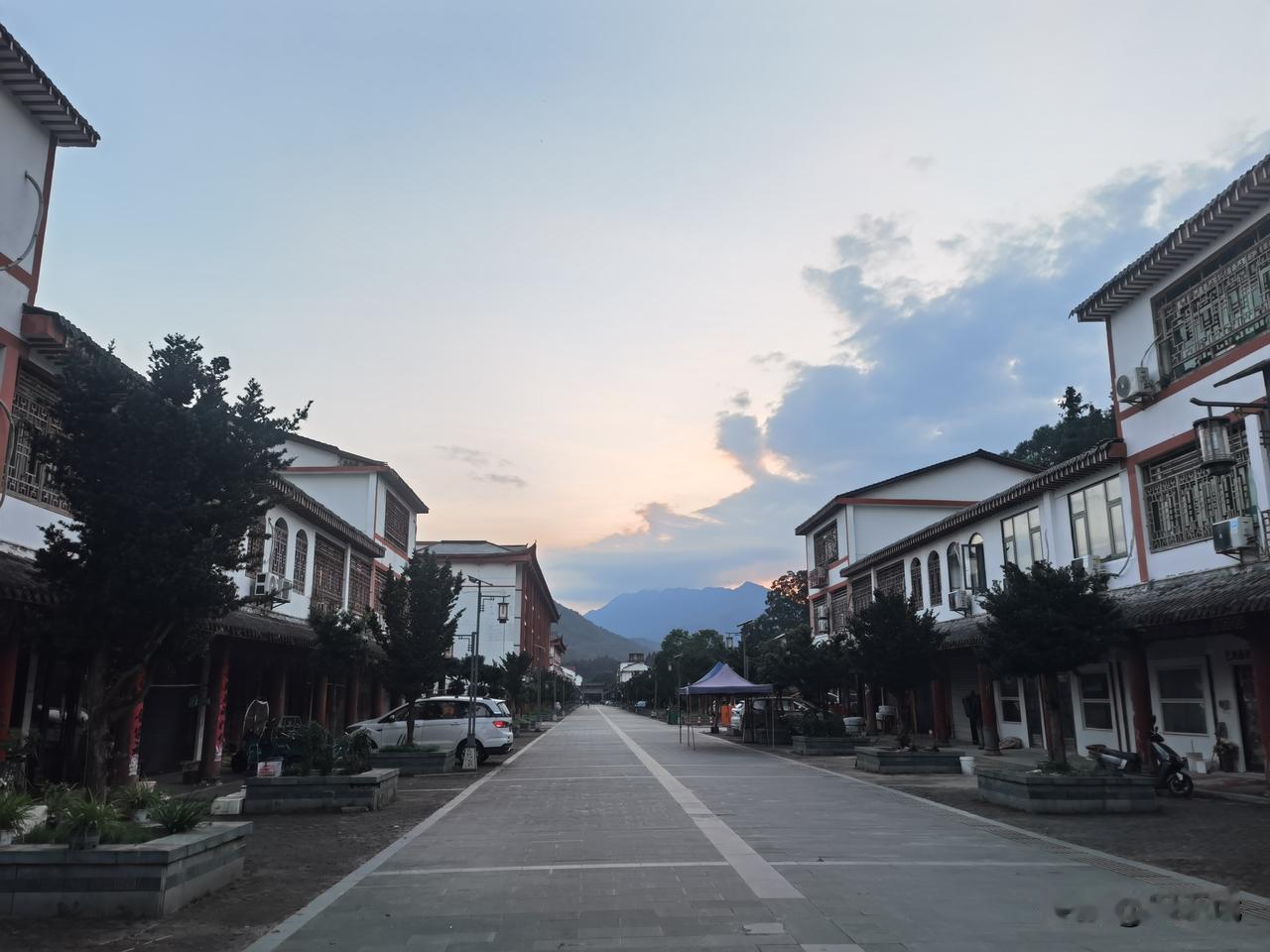 说得一丈，不如行得一尺。
修行人要脚踏实地。
不然的话，极有可能到老一场空。
少