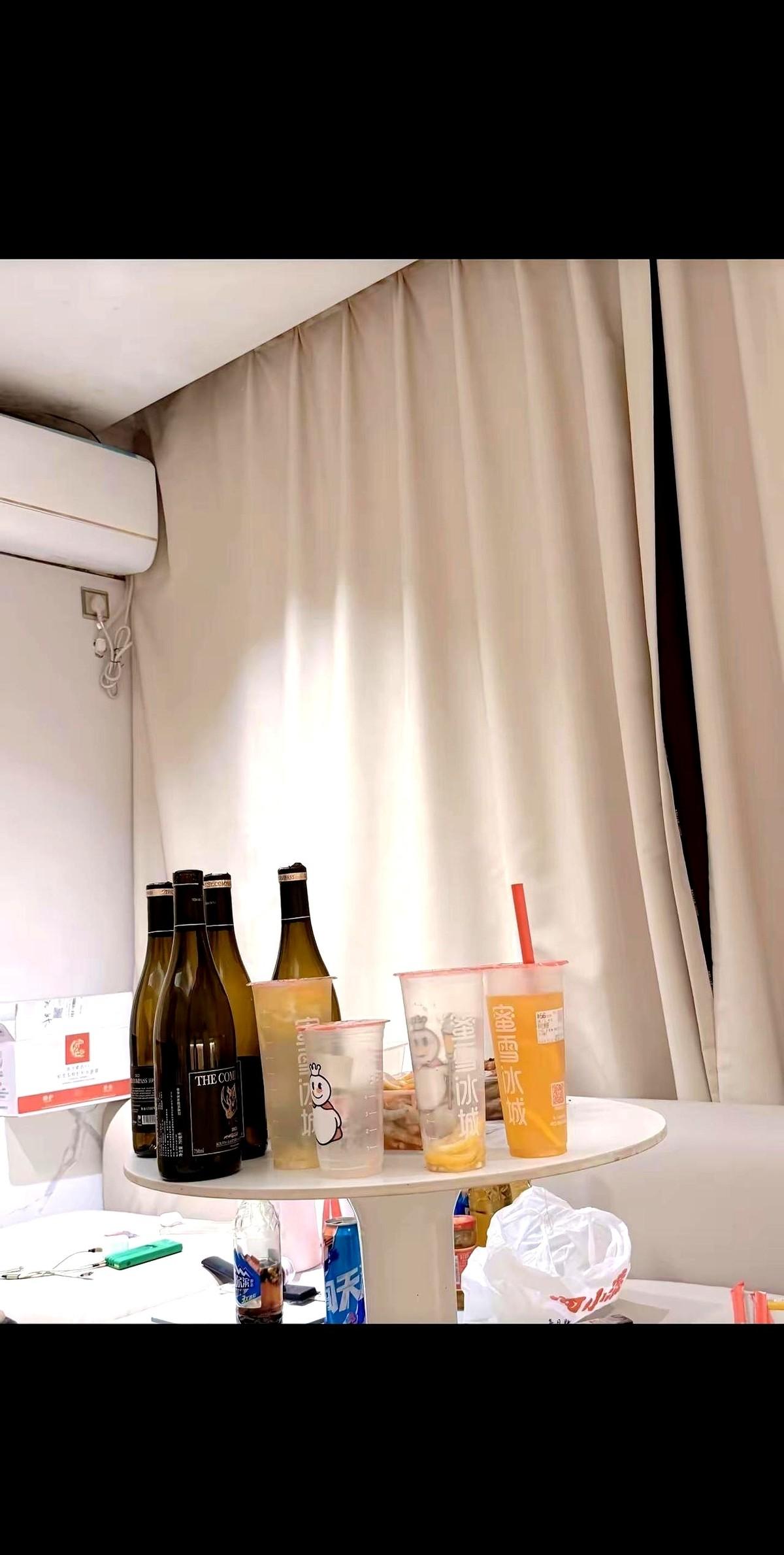 天花板的吊灯，好像都在晃。
那个最该投入的瞬间，我居然在掉眼泪。
你说我图啥呢？