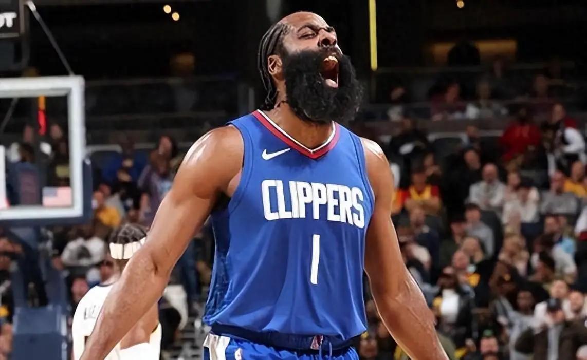 ·骑士巨星哈登不愧是一名全能型后卫！
 
今天骑士队客场打独行侠，上半场结束比分