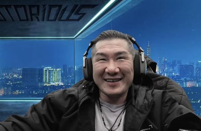 馆长今夜无眠了！

谁都没料到，
“馆长” 竟然在凌晨开大了 ，
悄悄在抖音注册