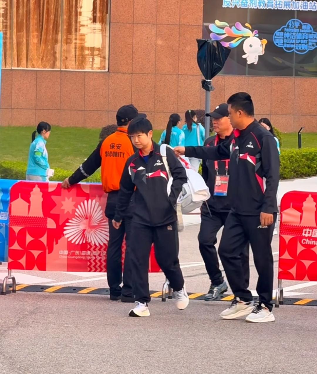 孙颖莎开始适应性训练了！
这次第十五届全运会，孙颖莎的女单签位还是比较理想的！