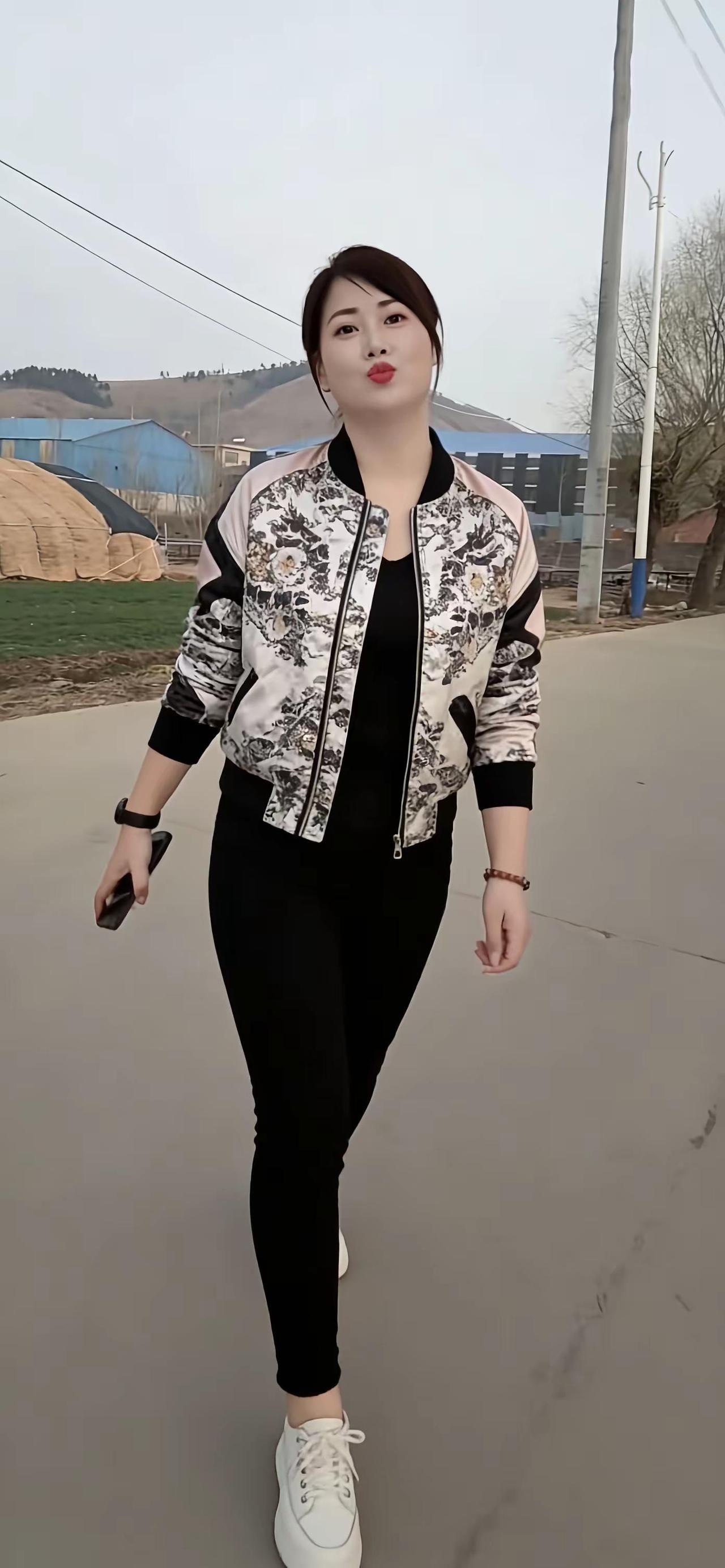 晒出你的民族服饰穿搭