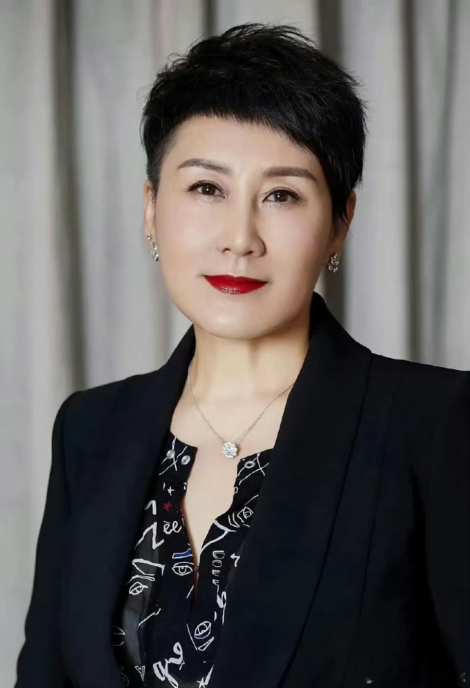 张凯丽特意换掉留了12年的短发超喜欢的一名实力演员，张妈这是吃了防腐剂吧？！63