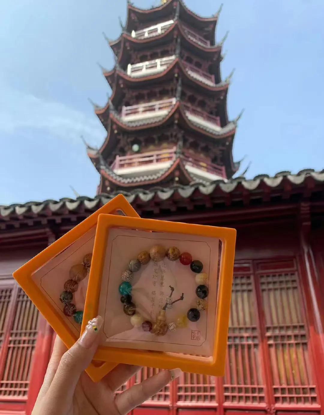1、开始和自己和解。

2、情绪越来越稳定。

3、开始投资自己，提升自己。

