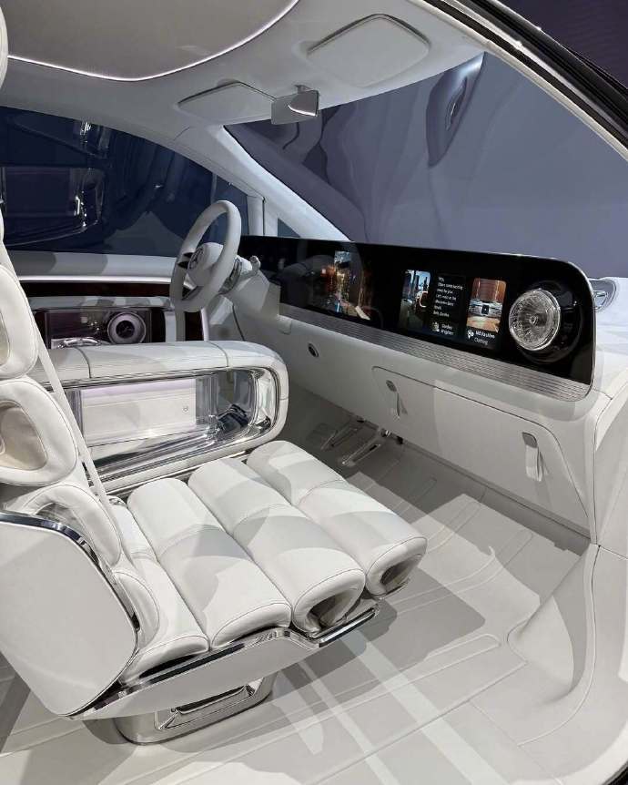 火焰配躺椅，奔驰这次玩得真大胆！全新 Vision V 概念车，造型科幻到有点不