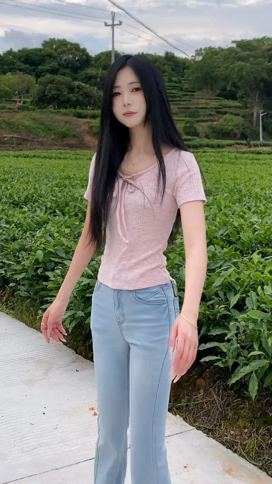 绿野仙踪里，佳人立芳丛。