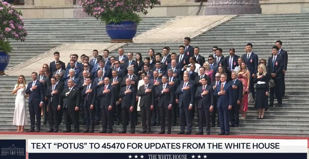 为何这些美国精英一到中国，立马变得正经了？特朗普之前不管是在美国还是在其他国家，