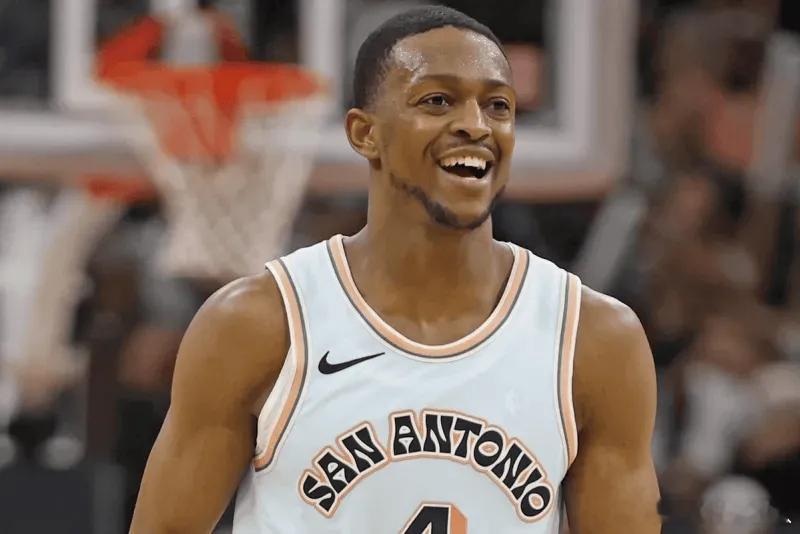 马刺轻取开拓者   马刺115-102轻取开拓者，本场比赛，马刺球员达龙-福克斯