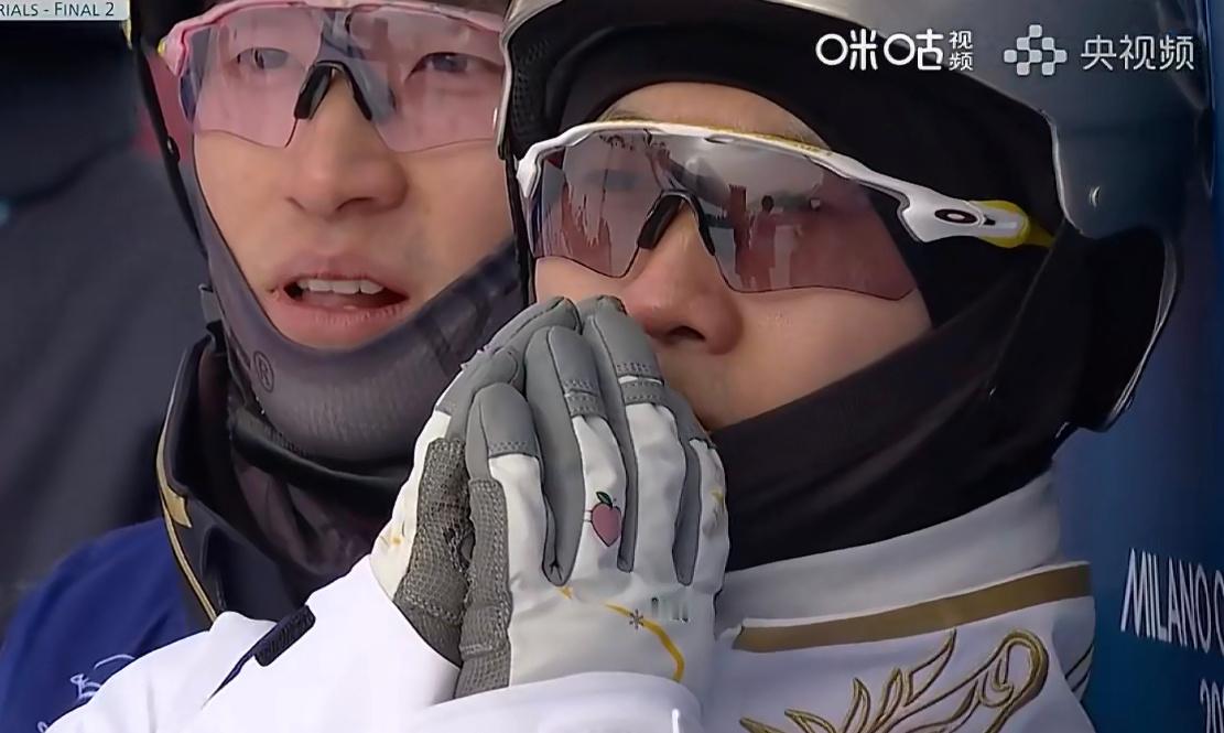 王心迪手套上有颗桃浪漫 