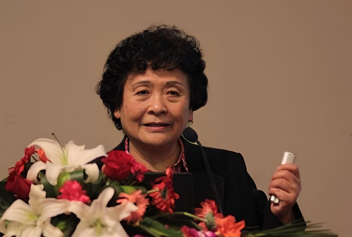 钟掘院士拿到2026年七一勋章后说：这份荣誉不属于我一个人，而是全家人的。
年轻