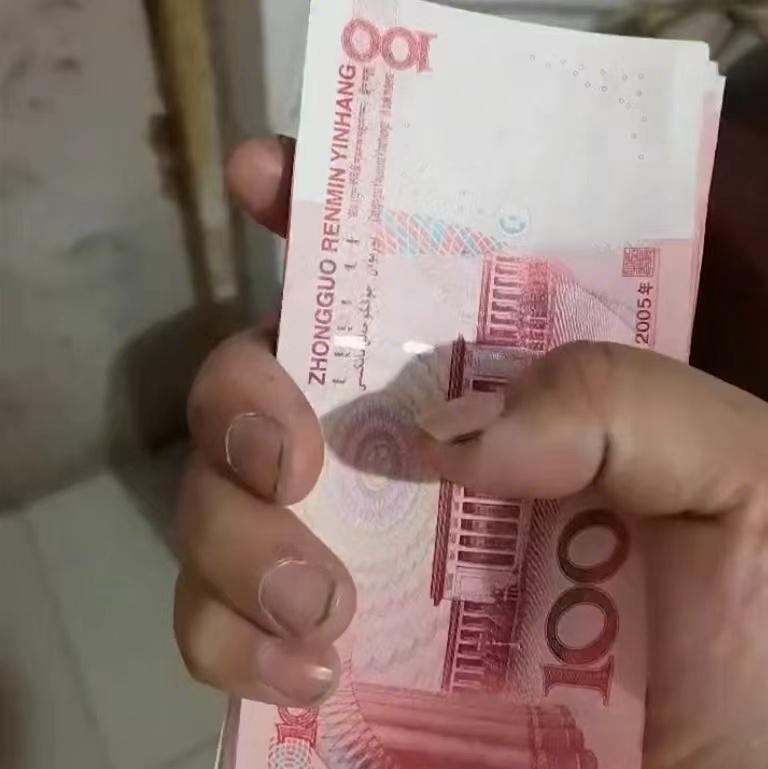 看到这个帖子的时候真的寒到骨子里。丈夫每个月赚6500，自己只留200块烟钱饭钱