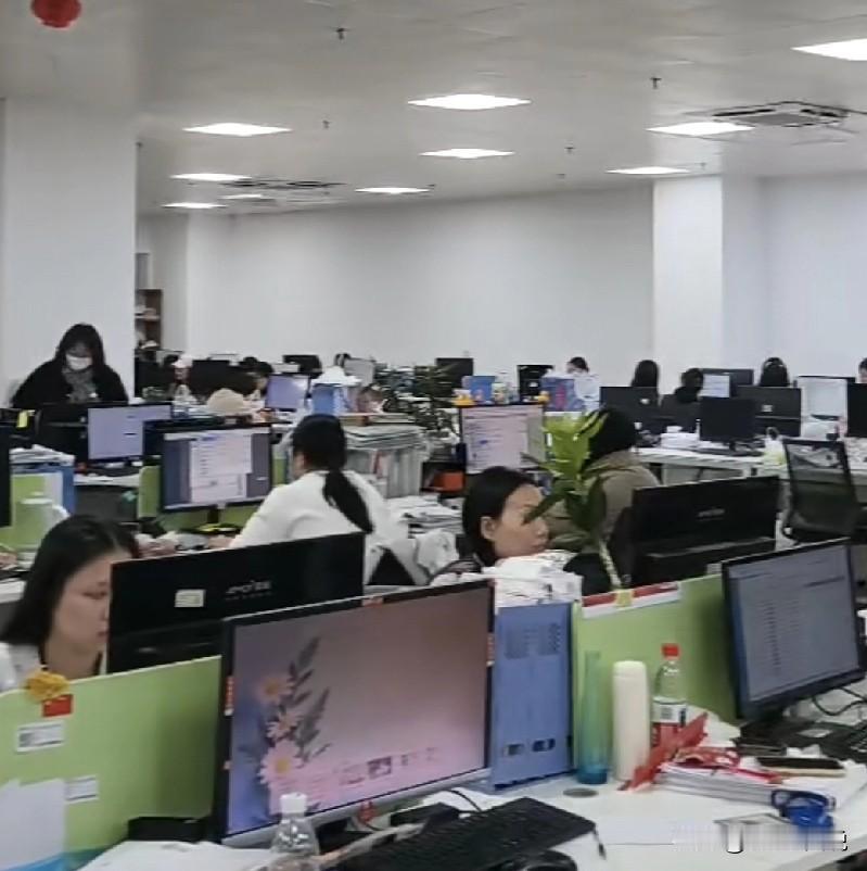 领导就是通透[赞]当有人在老板眼前给我们扎针“招人不力”时，领导一句：你不用管别