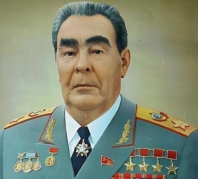 1964年，被迫“退休”后的赫鲁晓夫在莫斯科郊外一所别墅内过起了闲云野鹤的生活，