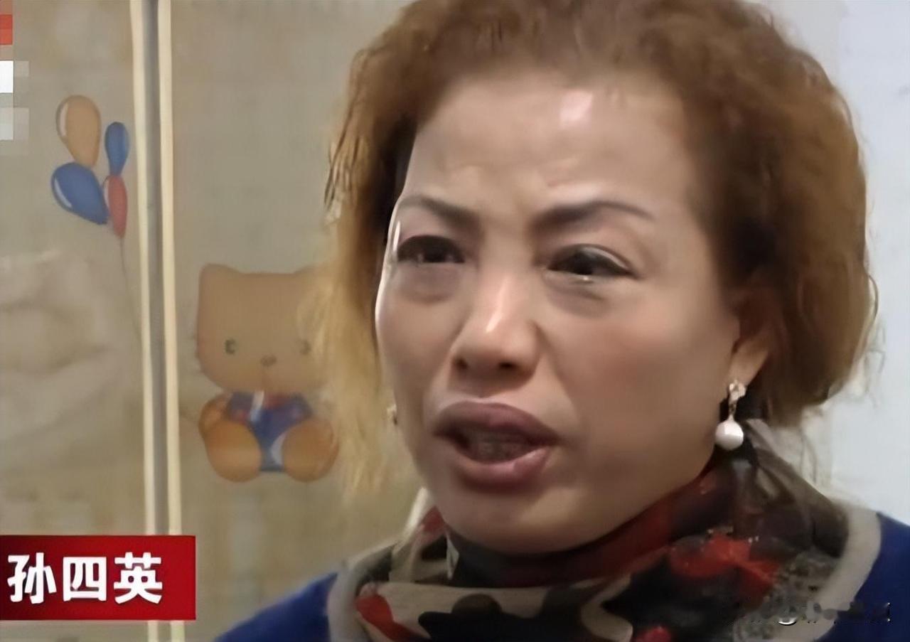 “命运弄人！”江西一女子看到了一位和她老公长得很像的帅哥，于是她当场掀开了对方的