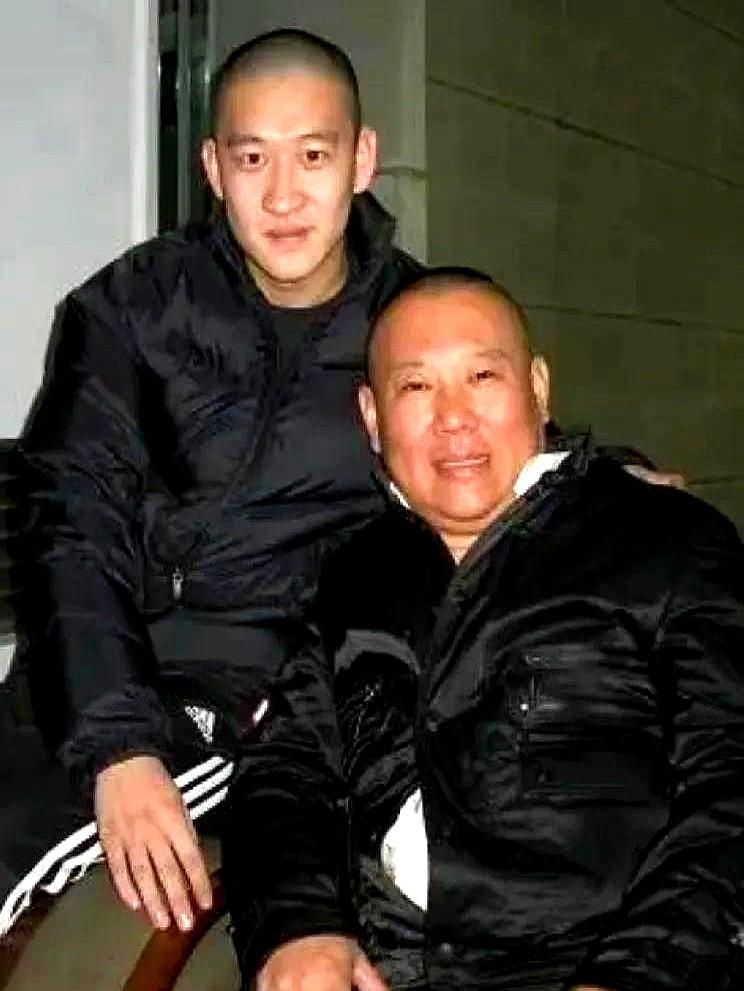 郭德纲前徒弟曹云金真的太敢说了！

刚刚曹云金直播时表示：我现在也是当师父的人了