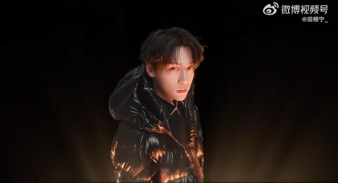 田栩宁高梵冬日奢调同行田栩宁高梵BLACKGOLD全球品牌代言人  寒意渐浓，但