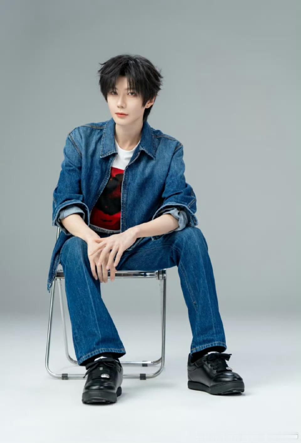 云旗郝熠然vogue山谷假日5.29赴九寨沟秘境之约！云旗郝熠然双代言登场，以《