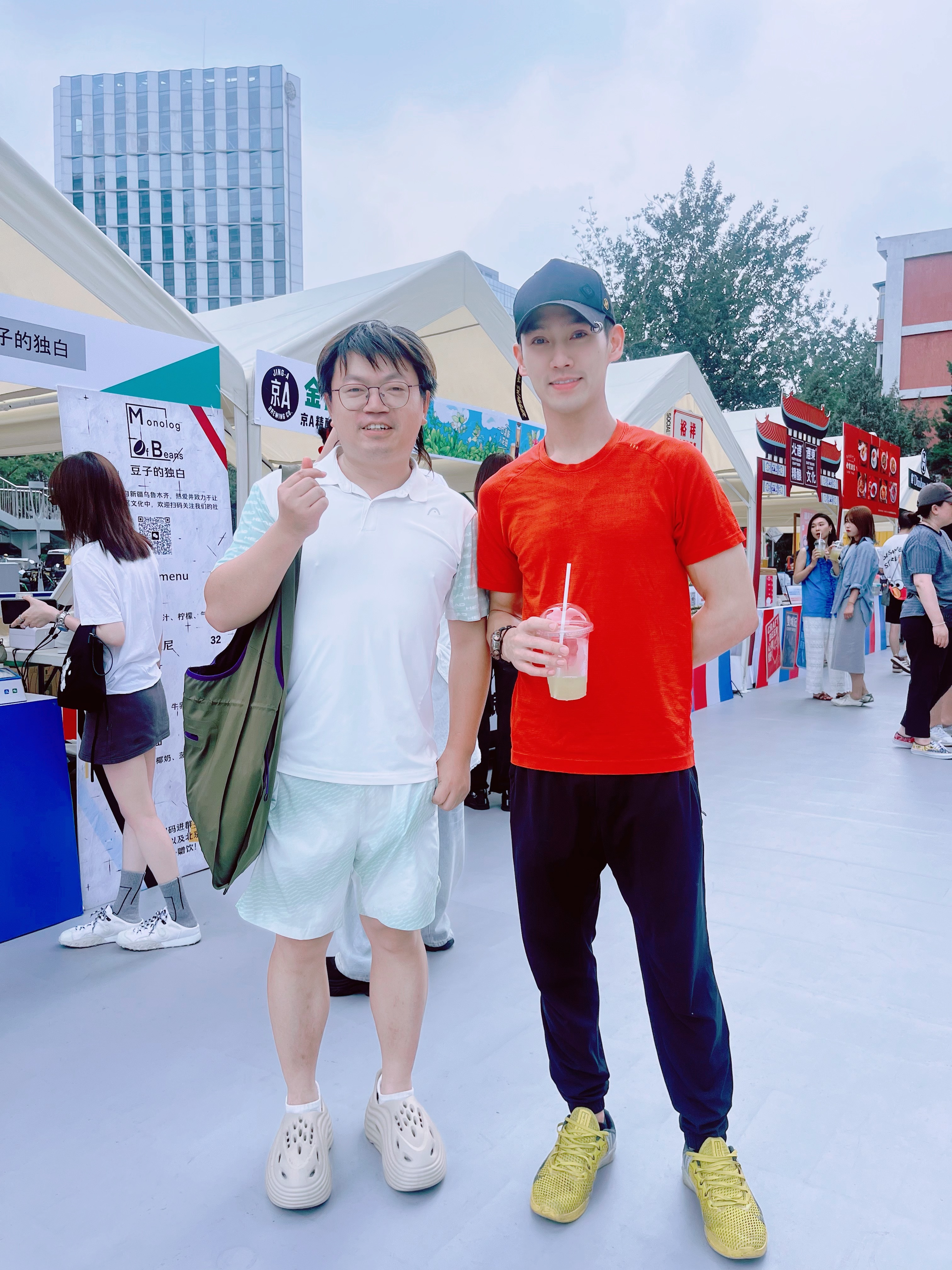 在三里屯咖啡节，因一个美丽的误会，偶遇白娘子雅芝姐的儿子，太有礼貌了[咖啡]，大