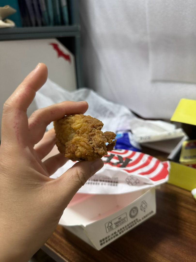 对了，我还是想吐槽一下……现在肯德基这个原味鸡……已经小的跟鸡米花一样了…… ​