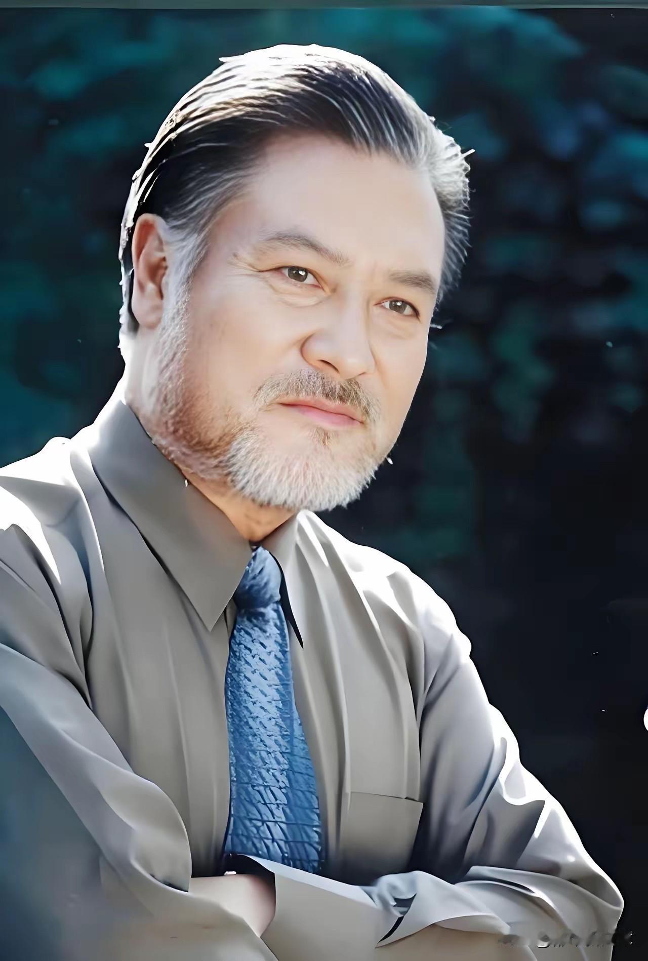 著名影视表演艺术家、著名话剧表演艺术家、辽宁人民艺术剧院一级演员，1941年出生