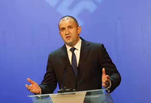 泽连斯基又要揪心了，900亿欧元贷款悬了！根据媒体消息，保加利国民议会选举初步计