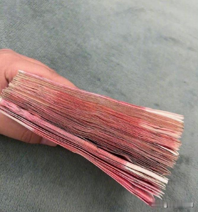 我给了我妈20000块钱，我妈背着我给我弟媳妇5000块钱，给我妹5000块钱，