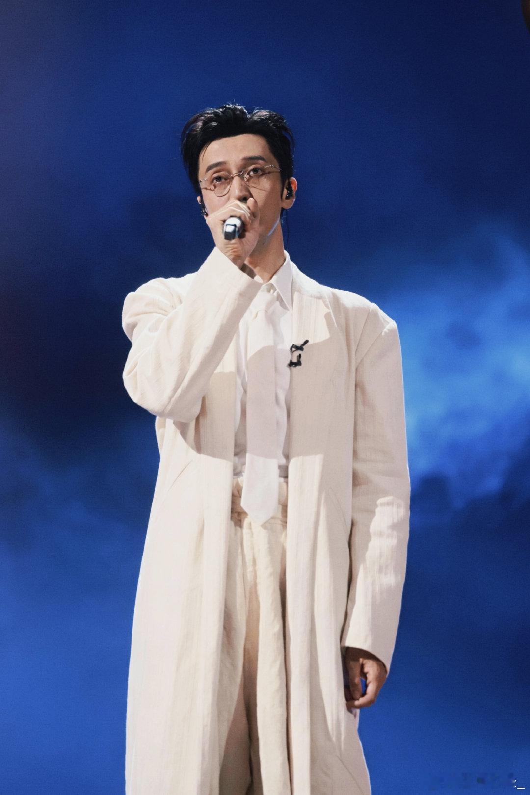 王赫野说王传君像山一样对王传君188的身高有了实感 以前只知道数据，看排球局才懂