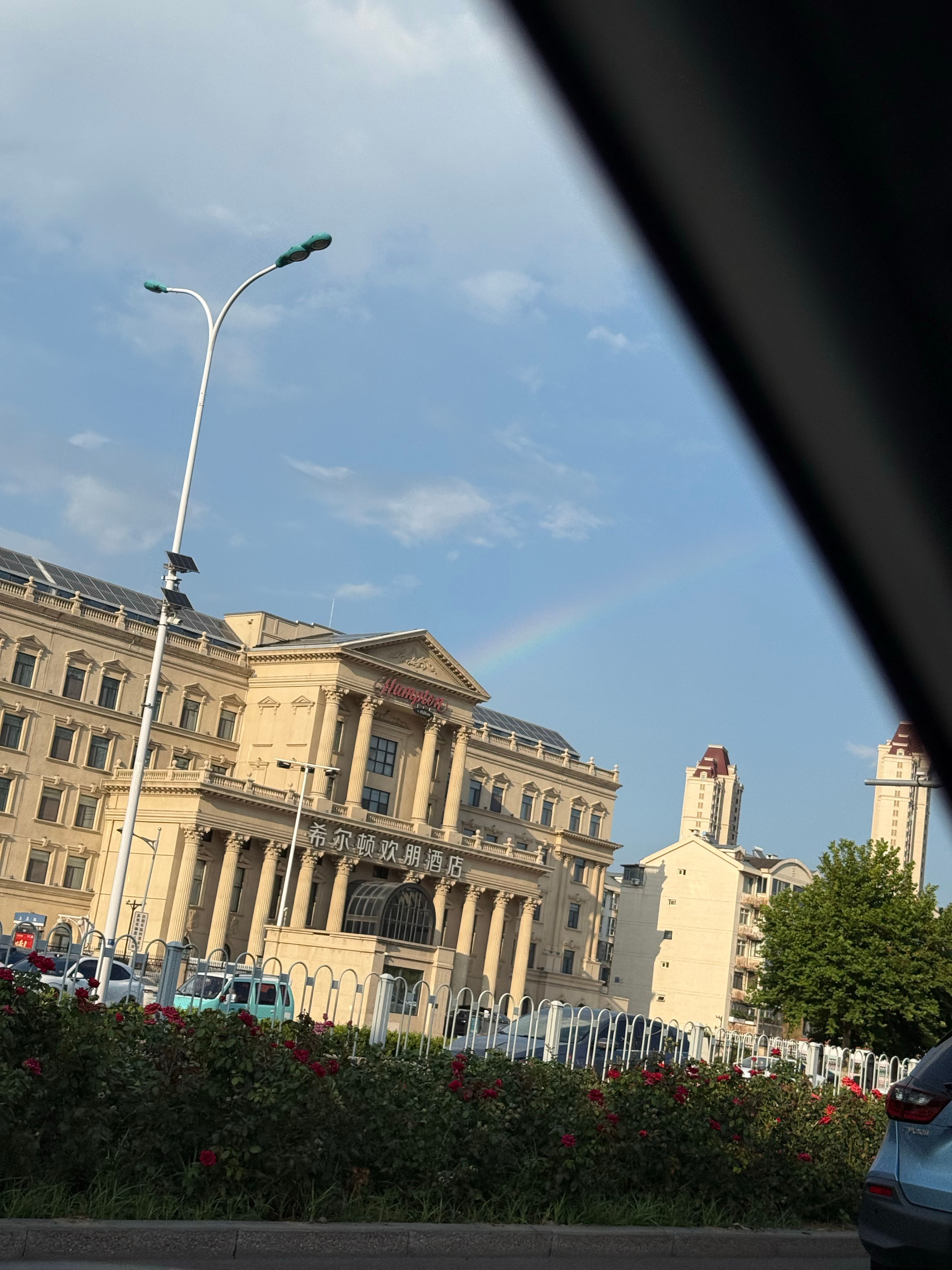 下班的路上，意外看到了彩虹🌈 