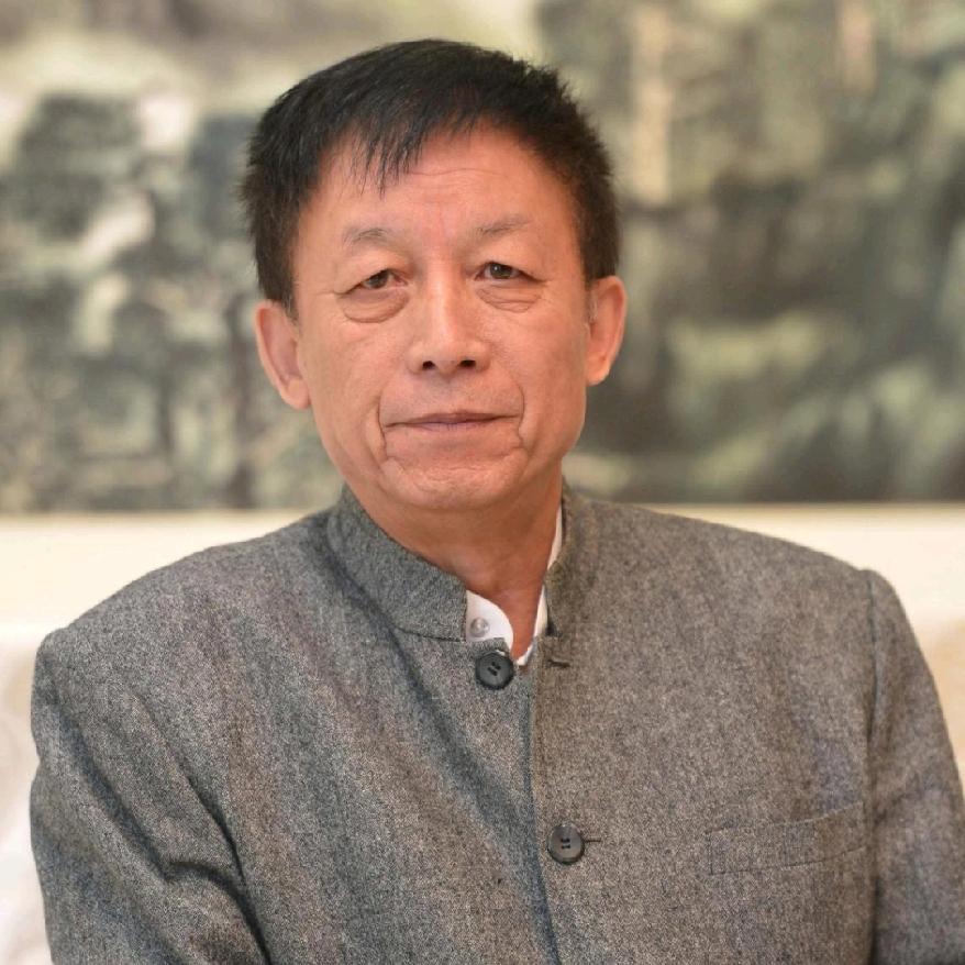 易中天教授曾说过
当你手握200万存款，
无贷130平房子+30万车，和顶级富豪